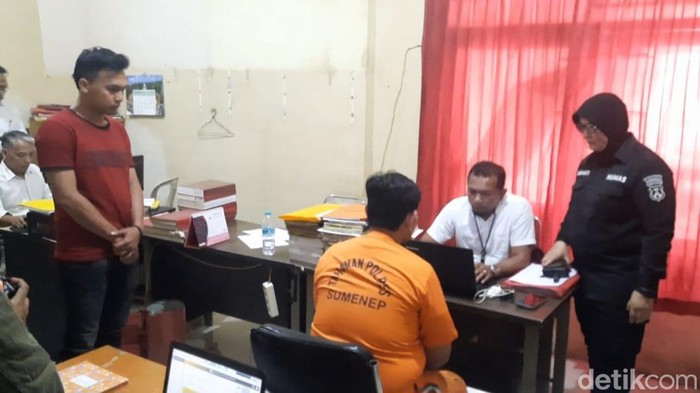 Oknum GTT Sumenep cabuli siswa laki-laki saat diperiksa di Polres Sumenep
