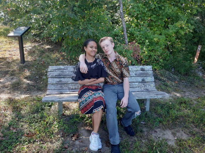 Pasangan beda negara viral di media sosial. Kisah wanita asal Kupang, NTT bernama Christy menjalin hubungan dengan pria asal Amerika Serikat, Dakota.