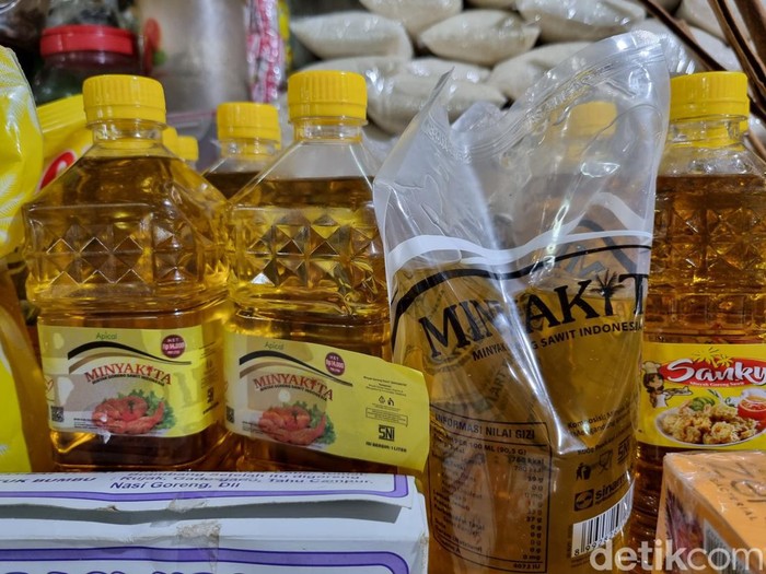 Pedagang Minyakita di Surabaya