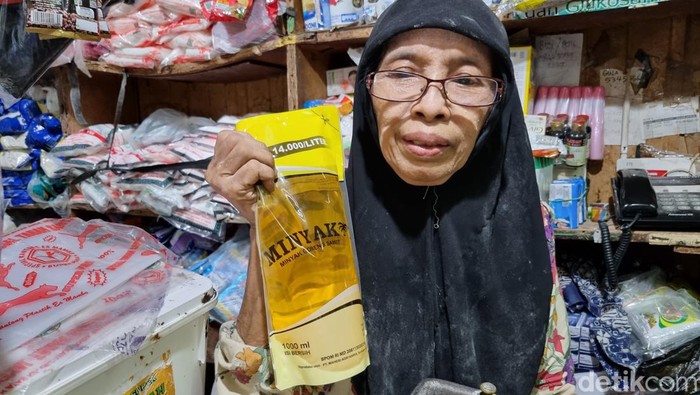 Pedagang Minyakita di Surabaya