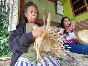 Mengenal Tahapan Pembuatan Boboko di Awilega Sumedang