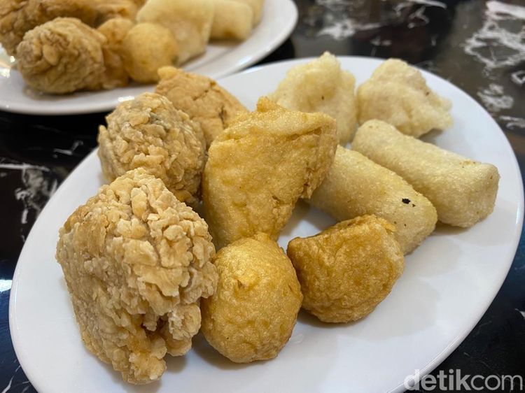 Lezatnya Mantap! Pempek dan Es Kacang Merah Legendaris di Palembang