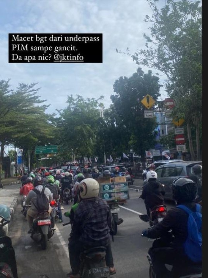 Penampakan macet di Pondok Indah