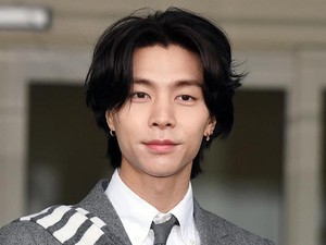 Viral Penampilan Johnny NCT Disebut Mirip Gong Yoo, Bak Anak dan Bapak