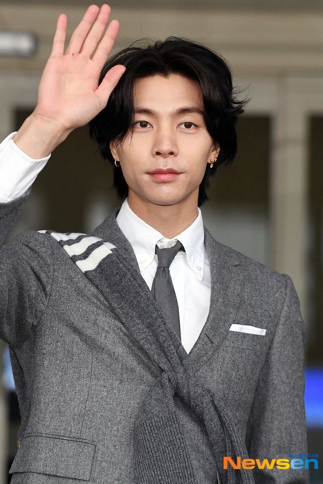 Penampilan Johnny NCT disebut mirip Gong Yoo Penampilan Johnny NCT disebut mirip Gong Yoo