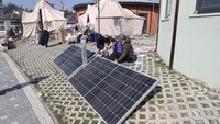 Gempa berkekuatan M 7,8 telah merusak sejumlah infrastruktur kota termasuk pasokan listrik.