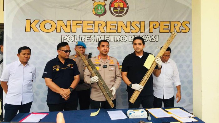 Polres Metro Bekasi tetapkan 3 tersangka terkait bentrok ormas vs debt collector di Tambun Selatan.