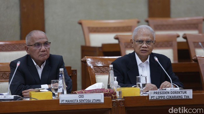 Potret Bos Meikarta Pamer Cabut Gugatan Rp 56 M ke Konsumen di DPR Bos Meikarta Ketut Budi Wijaya memenuhi panggilan DPR dalam RDPU bersama Komisi VI. Meikarta mencabut gugatan Rp 56 miliar ke konsumen.