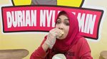 10 Momen Rieta Amilia Kulineran, Makan Durian hingga Ngopi