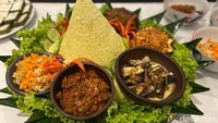 Peluncuran buku Sambal Roa ini diramaikan dengan adanya icip-icip kuliner Gorontalo. Ini adalah bukti, bahwa sambal roa tidak hanya cocok dipadukan dengan kuliner Manado tetapi dengan kuliner lainnya. Foto: detikcom/Riska Fitria