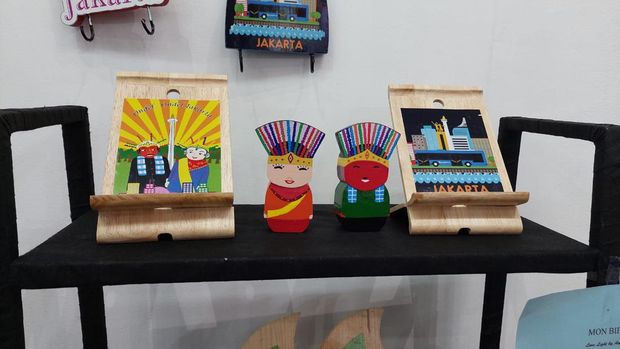 Sampah Kayu 'Disulap' Jadi Kerajinan Tangan, Omzetnya Bisa Double Digit!
