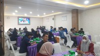 Mahasiswa Fakultas Hukum UMSU ikut nonton sidang vonis Ferdy Sambo. (Raja Malo Sinaga/detikSumut)