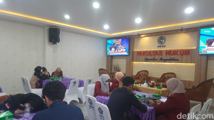 Suasana nonton bareng sidang vonis Ferdy Sambo di Fakultas Hukum UMSU (Raja Malo Sinaga/detikSumut)