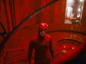 Sutradara The Flash Jawab Kritikan Soal CGI Tak Rapi: Sengaja
