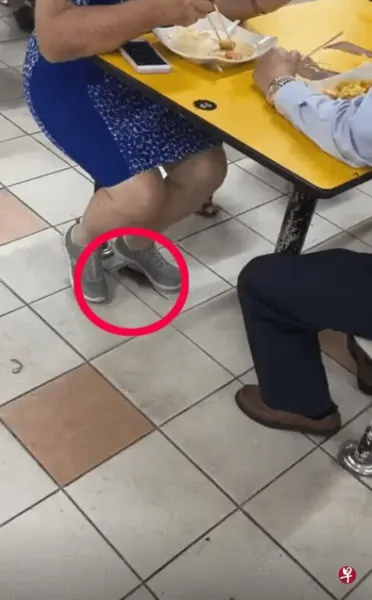 Ada Tikus Berkeliaran di Foodcourt Ini, Ganggu Pengunung Makan