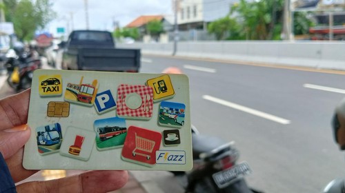 Kartu elektronik yang selama ini digunakan untuk membayar tol.