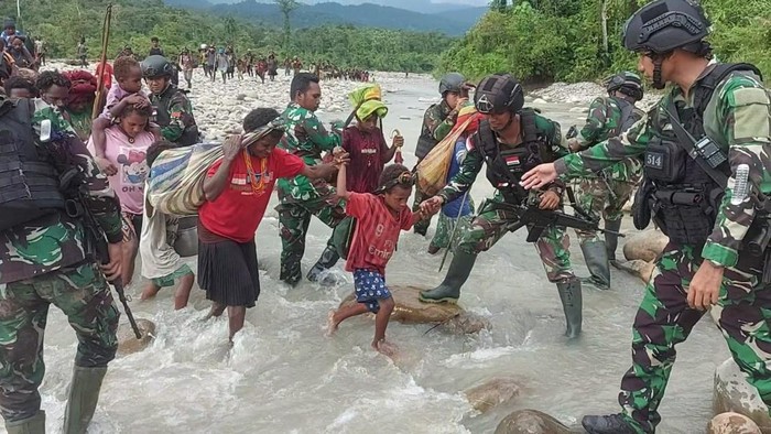 Warga Distrik Paro, Nduga, Papua Pegunungan dievakuasi pascateror KKB.