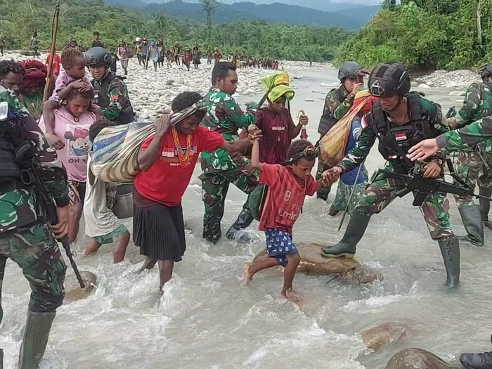 Warga Distrik Paro, Nduga, Papua Pegunungan dievakuasi pascateror KKB.