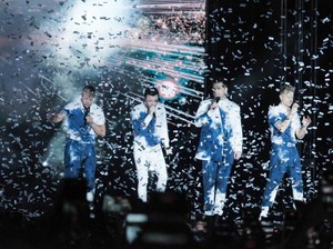 Folago Pro Spill Konser Westlife di Jakarta dan Surabaya