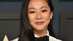 Senyum Stephanie Hsu di Luncheon Oscar Pertama