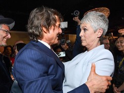 8 Potret Tom Cruise yang Tampil Beda Jelang Oscars 2023, Bikin Artis Terpana