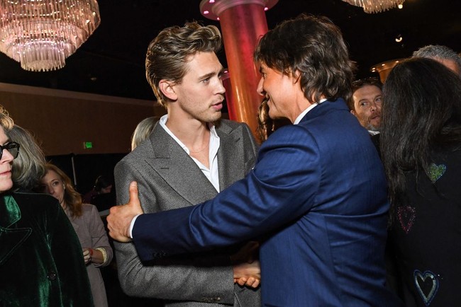 Kehadiran Tom Cruise di rangkaian perhelatan Academy Awards ke-95 ini menjadi momen langka karena sudah 20 tahun lebih sejak terakhir kali ia dinominasikan. Sorotan lantas tertuju pada pria 60 tahun ini. (Foto: AFP via Getty Images/VALERIE MACON)