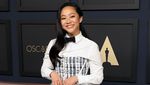 Senyum Stephanie Hsu di Luncheon Oscar Pertama