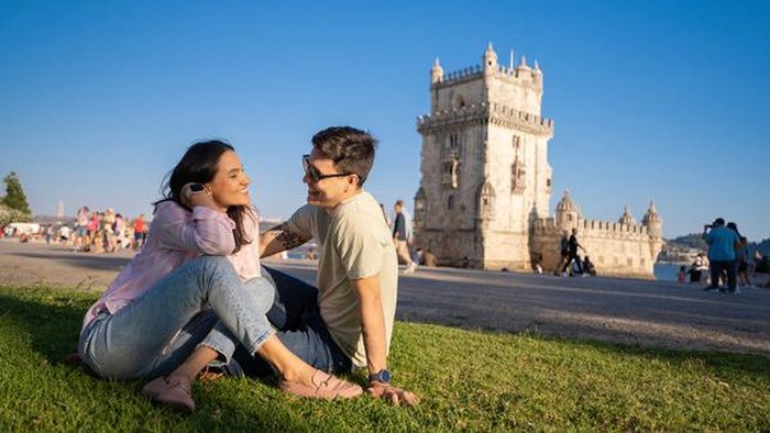 Kota Lisbon di Portugal menempati posisi kelima kota paling romantis di dunia. Lisbon sukses meraih poin 7,28. Sejumlah istana kuno dan gereja tua bisa kamu datangi bersama pasangan sambil menikmati tampilan seni art nouveau yang indah. (Getty Images/iStockphoto/MesquitaFMS)