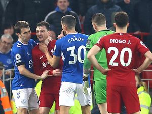 Ribut di Derby Merseyside gegara Robertson dan Pickford