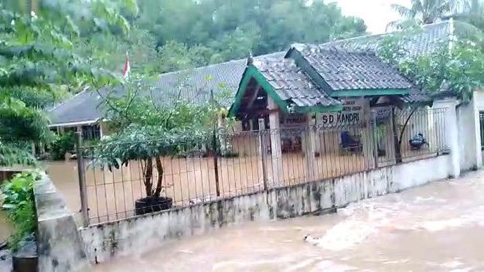 Kondisi banjir di SD N Kandri Girisubo, Gunungkidul.