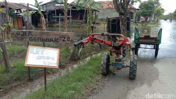 Jalan alternatif Pati-Kudus Desa Kasiyan Kecamatan Tambakromo, Pati masih kebanjiran, Selasa (14/2/2023).