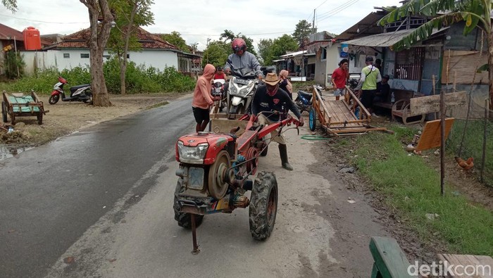 Jalan alternatif Pati-Kudus Desa Kasiyan Kecamatan Tambakromo, Pati masih kebanjiran, Selasa (14/2/2023).