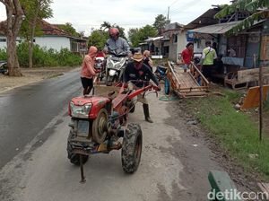 Jalan Alternatif Pati-Kudus 2 Bulan Kebanjiran, Ojek Gerobak Laris Manis