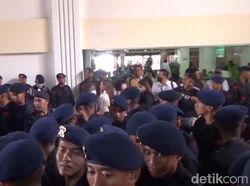 Polisi Minta Maaf soal Yel-yel Brimob Saat Sidang Kanjuruhan