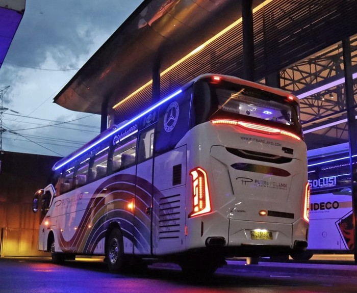 Bus baru PO Putra Pelangi