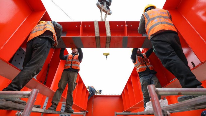 China Bangun Jembatan di Atas Sungai Wujiang, Begini Penampakannya China membangun sebuah jembatan di atas sungai Wujiang sepanjang 1.834 meter. Begini penampakannya.