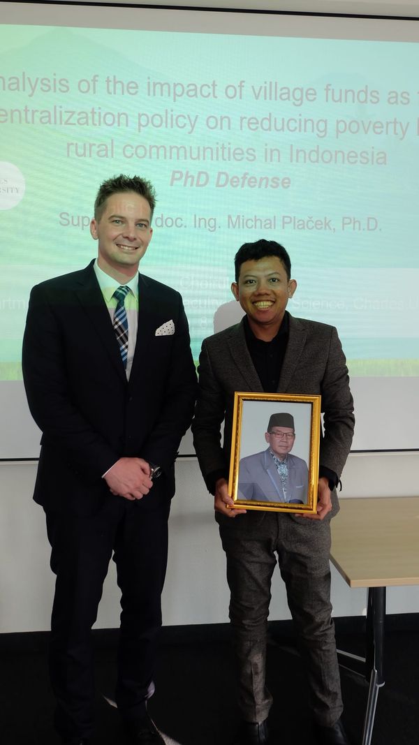 Chorul Anam Raih Gelar Doktoral di Charles University