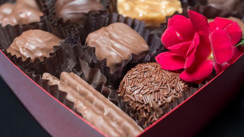 Apakah Muslim Boleh Menerima Cokelat di Hari Valentine?