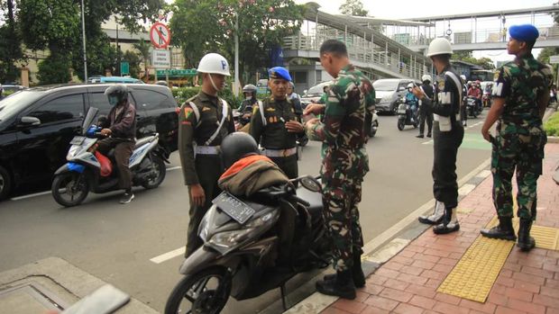 Danpomdam Jaya Kolonel Cpm Irsyad Hamdie Bey Anwar mengatakan jajarannya akan melakukan penertiban soal maraknya penyalahgunaan pelat kendaraan dinas TNI. (dok Pomdam Jaya)