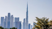 Menara Jeddah akan segera menyusul posisi teratas saat ini, Burj Khalifa. Menara ini berada di Dubai dan memiliki tinggi 828 meter.Sebagai gambaran, itu sama tingginya dengan tiga menara Eiffel! Tidak hanya memegang rekor sebagai gedung tertinggi, gedung ini juga mencatatkan rekor-rekor berikut: Lift tertinggi di sebuah gedung (504m), lantai terbanyak di sebuah gedung (163), dan restoran tertinggi dari permukaan tanah (441,3 m) (Foto: Waleed Zein/Anadolu Agency via Getty Images)