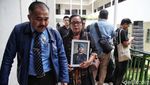 Aksi Salam Metal Kuat Maruf Usai Divonis 15 Tahun Penjara