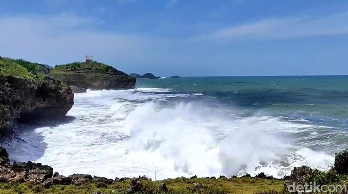 Gunung bawah laut Pacitan