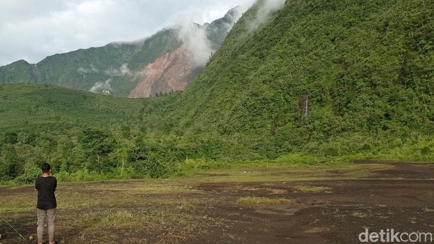 Gunung Galunggung yang menjadi bagian sejarah tak terpisahkan dari Tasikmalaya.