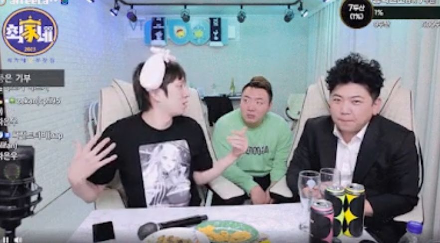 Heechul Super Junior tuai kritik usai bicarakan Cha Eun Woo dan berkata kasar saat live