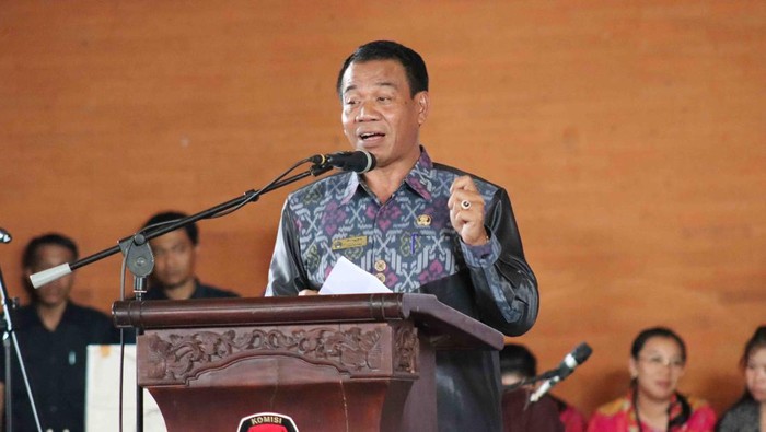 Pj Bupati Buleleng I Ketut Lihadnyana akan menindak tegas PNS yang kedapatan mengikuti Politik Praktis, Selasa (14/2/2023).