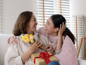 35 Ucapan Hari Valentine untuk Orang Tua pada 14 Februari 2024