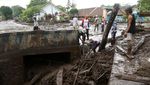 Imbas Banjir, Jalan di Ijen Bondowoso Tertutup Lumpur