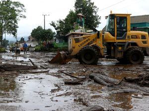Imbas Banjir, Jalan di Ijen Bondowoso Tertutup Lumpur