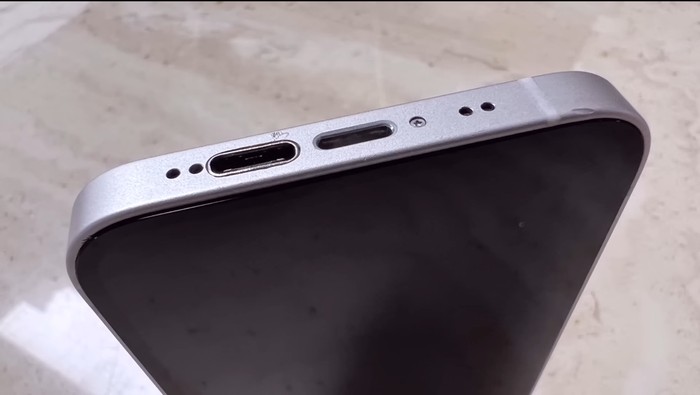 iPhone 12 mini hasil modifikasi, punya port Lightning dan USB-C