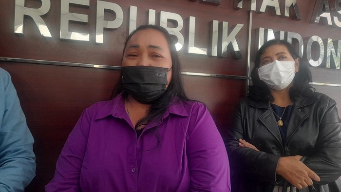 Istri sopir taksi online yang dibunuh Bripda HS datangi Komnas HAM (Ilham-detikcom)